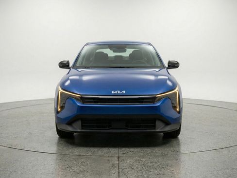 Used 2025 Kia K4 LXS image 2