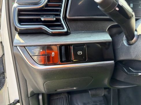 Used 2025 Kia Sportage X-Line AWD/4WD image 29
