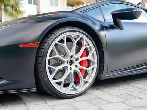 Used 2022 Lamborghini Huracan EVO RWD image 43