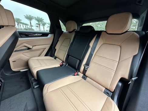 Used 2026 Porsche Cayenne E-Hybrid AWD/4WD image 37