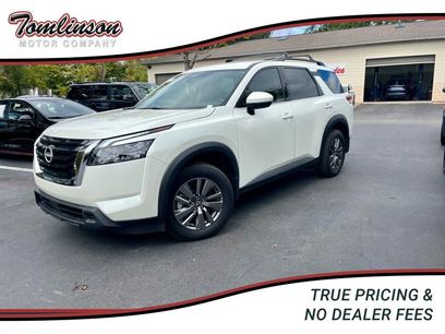 Used 2024 Nissan Pathfinder SV