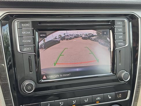 Used 2018 Volkswagen Passat 2.0T SE FWD image 19