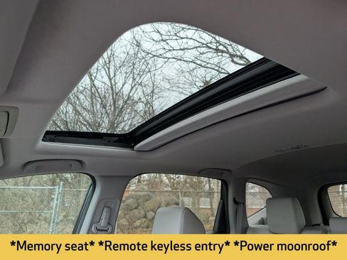 Used 2017 Honda CR-V Touring image 4