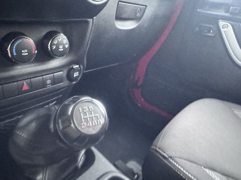 Used 2016 Jeep Wrangler Unlimited Rubicon w/ Connectivity Group image 26