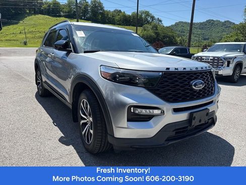 Used 2023 Ford Explorer ST AWD/4WD image 3