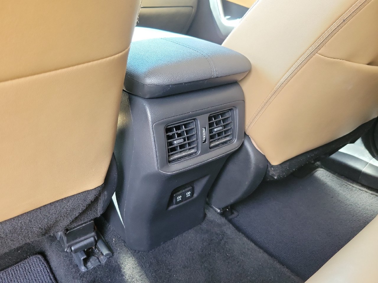 Used 2021 Toyota RAV4 XLE Premium FWD image 12