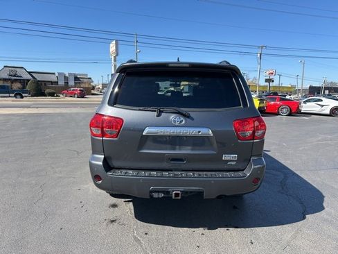 Used 2016 Toyota Sequoia Limited w/ Safety & Convenience Package image 7