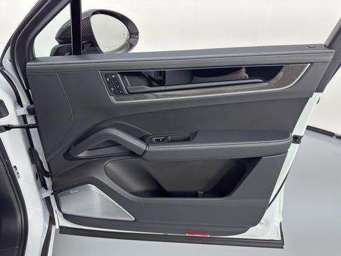 Used 2024 Porsche Cayenne Turbo image 51