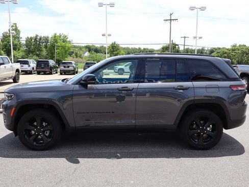 Used 2023 Jeep Grand Cherokee Altitude AWD/4WD image 26