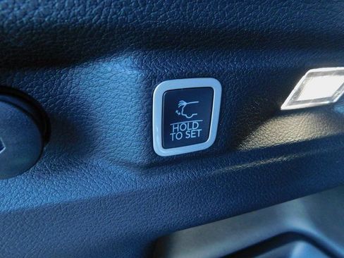 New 2025 Jeep Grand Cherokee L Laredo image 15