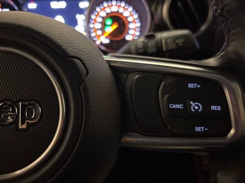 Used 2020 Jeep Wrangler Unlimited Sahara image 16