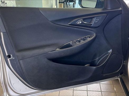 Used 2024 Chevrolet Malibu LT image 2