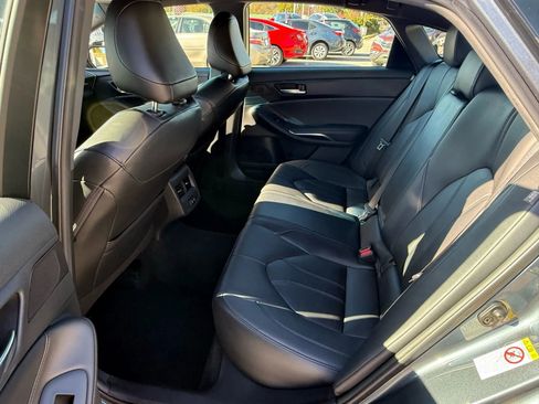 Used 2019 Toyota Avalon XLE image 8