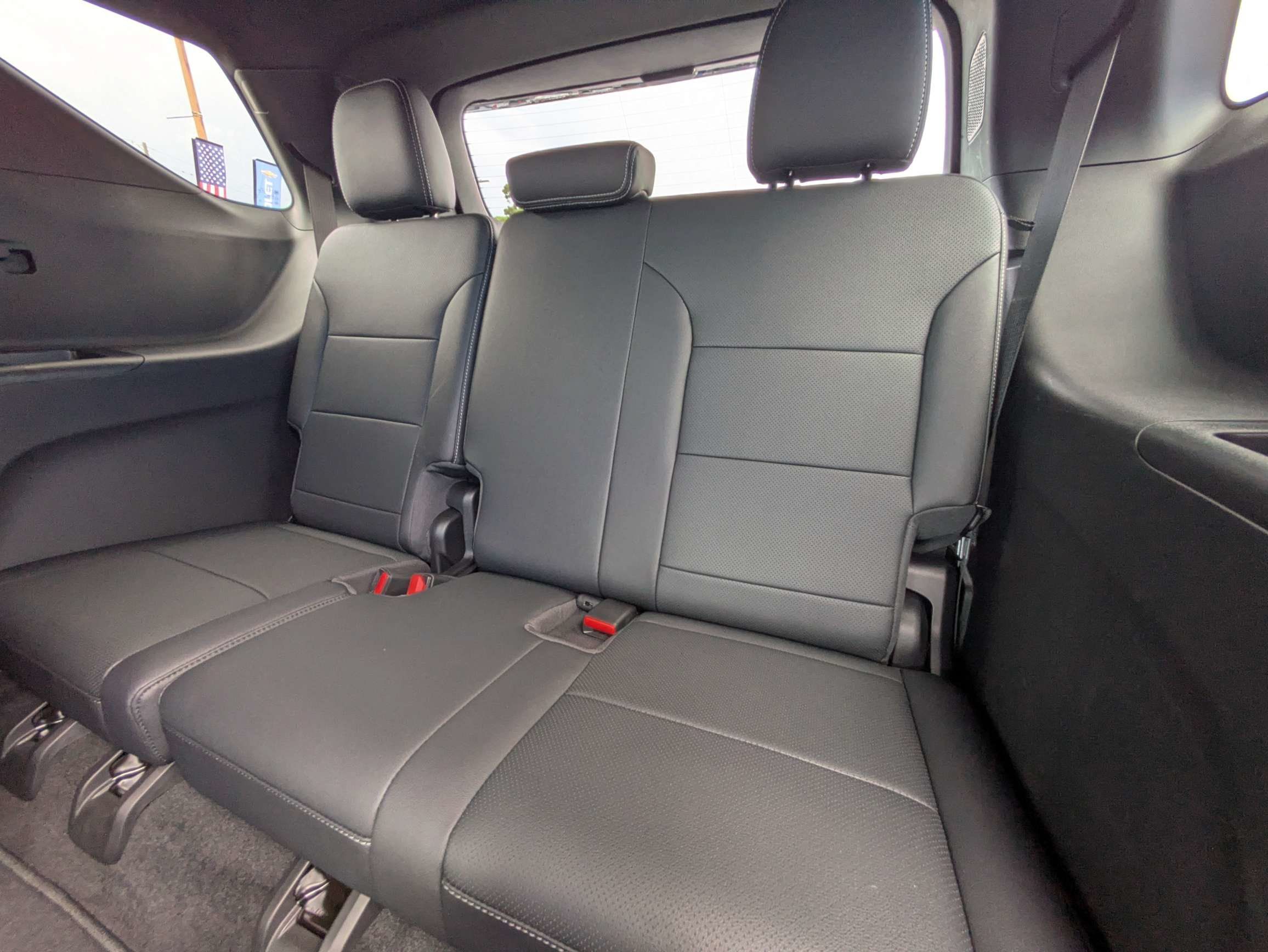Used 2026 Chevrolet Traverse LT w/ Sun and Wheel Package FWD image 9