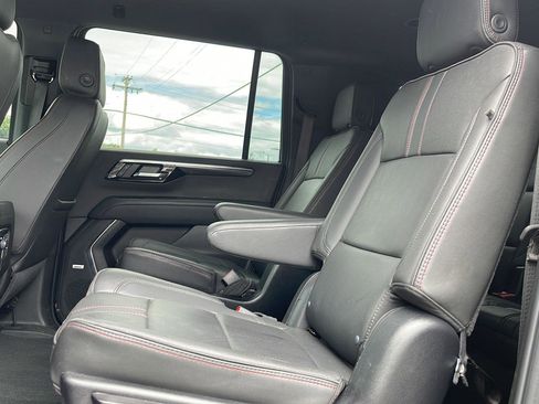 Used 2025 Chevrolet Suburban RST w/ Comfort Package AWD/4WD image 9