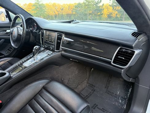 Used 2016 Porsche Panamera GTS image 23
