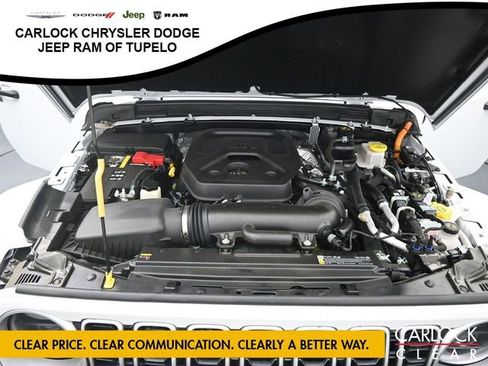 Used 2025 Jeep Wrangler Sahara image 32