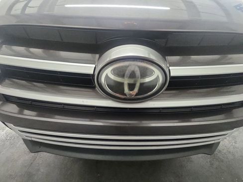 Used 2017 Toyota Highlander XLE image 30
