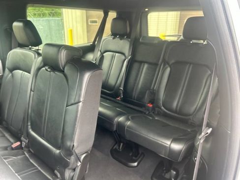 Used 2025 Jeep Wagoneer L Series II w/ 8-pass Seating Package AWD/4WD image 40
