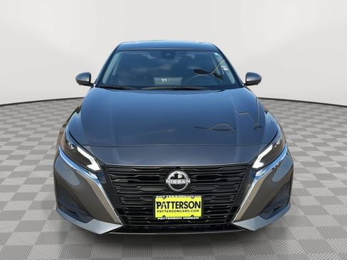 Used 2025 Nissan Altima 2.5 SL FWD image 2