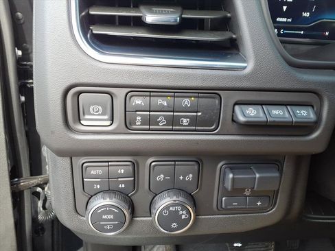 Used 2024 Chevrolet Tahoe High Country image 33