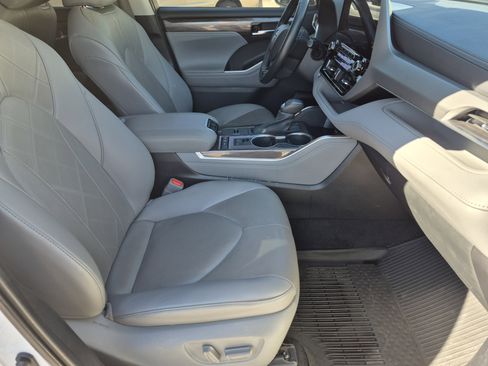 Used 2021 Toyota Highlander Platinum AWD/4WD image 22