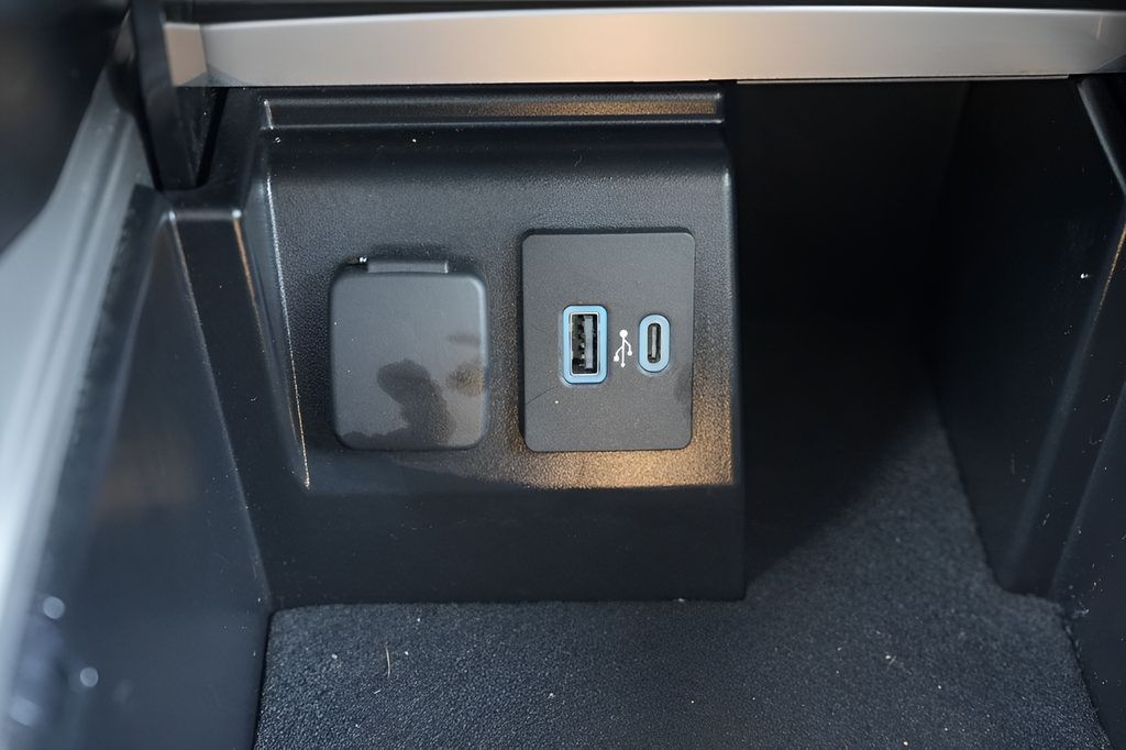 Used 2023 Ford Explorer 4WD image 34