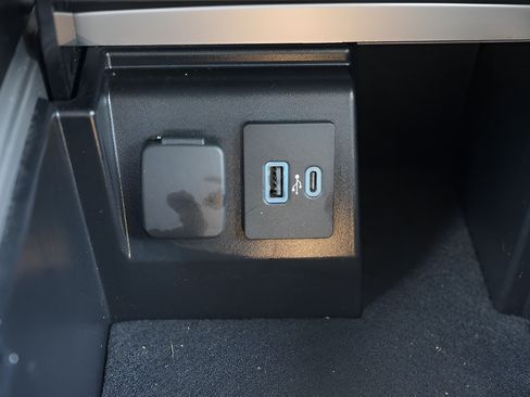 Used 2023 Ford Explorer 4WD image 34