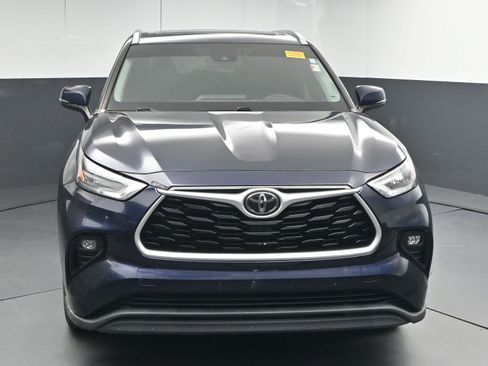 Used 2020 Toyota Highlander XLE image 2
