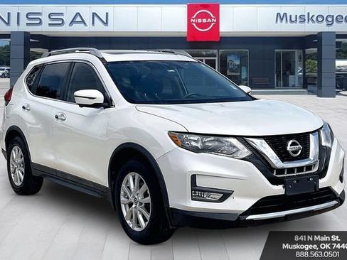 Used 2017 Nissan Rogue SV FWD image 1