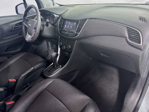 Used 2020 Chevrolet Trax LT w/ LT Convenience Package image 33