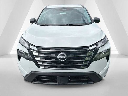 Used 2024 Nissan Rogue S FWD image 2