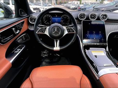 Used 2023 Mercedes-Benz C 300 4MATIC Sedan image 4