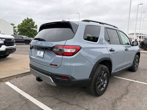 Used 2025 Honda Pilot TrailSport image 3