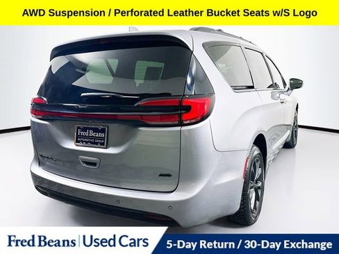 Used 2021 Chrysler Pacifica Touring-L w/ S Appearance Package image 9