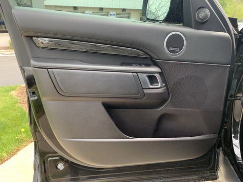 Used 2018 Land Rover Discovery HSE Luxury image 14