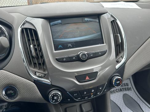 Used 2017 Chevrolet Cruze LT w/ Convenience Package image 12