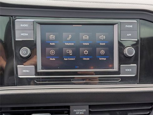 Used 2024 Volkswagen Jetta SE w/ Panoramic Sunroof Package FWD image 27