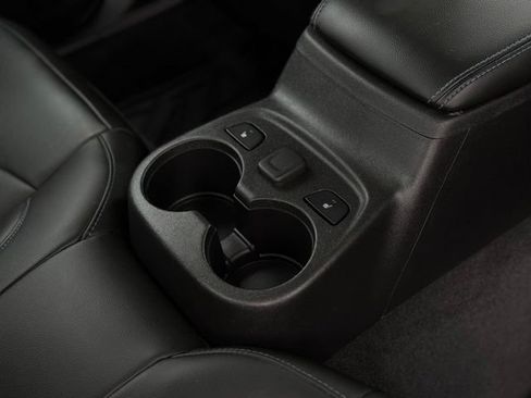 Used 2018 Chevrolet Volt Premier w/ Driver Confidence Package FWD image 21