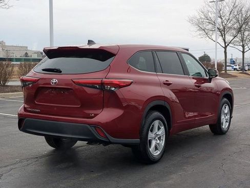 Used 2023 Toyota Highlander LE image 5