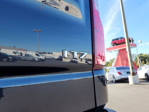 Used 2022 Chevrolet Silverado 1500 LTZ AWD/4WD image 31