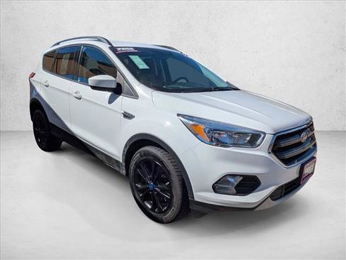Used 2018 Ford Escape SE image 3