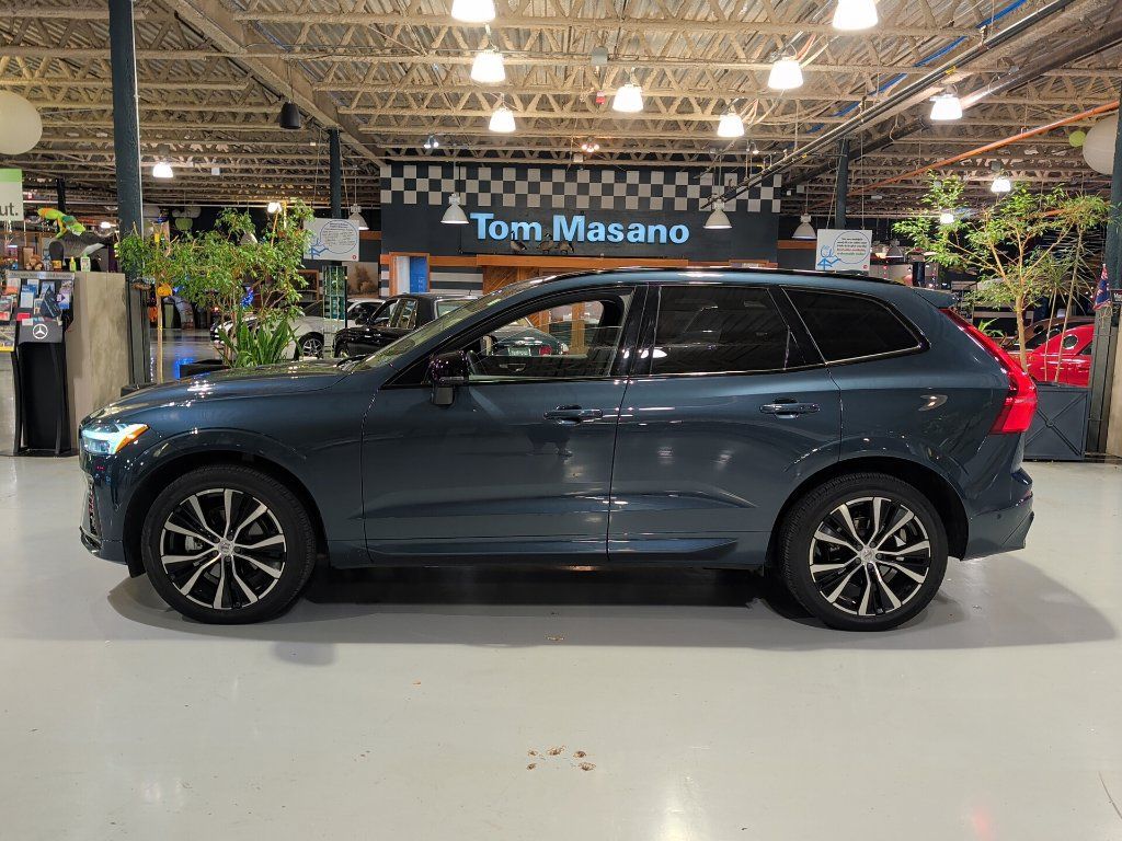 Used 2025 Volvo XC60 B5 Plus AWD/4WD image 12
