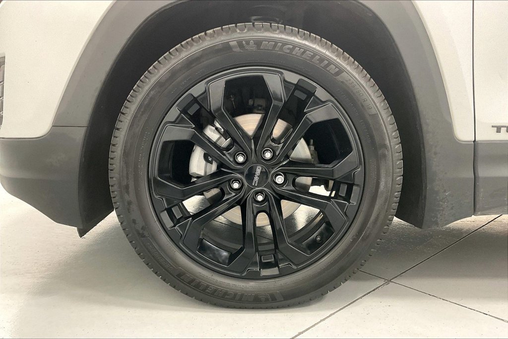 Used 2021 GMC Terrain SLE w/ Driver Convenience Package FWD image 8
