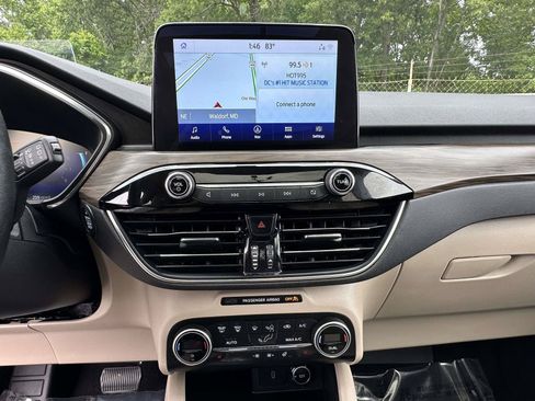 Used 2020 Ford Escape Titanium AWD/4WD image 9