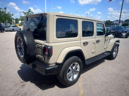 Used 2022 Jeep Wrangler Unlimited Sahara w/ Cold Weather Group AWD/4WD image 5