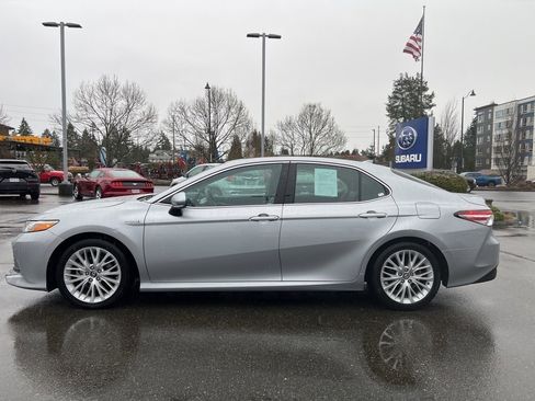 Used 2018 Toyota Camry XLE w/ Audio Package image 2