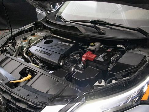 Used 2022 Nissan Rogue SV image 26