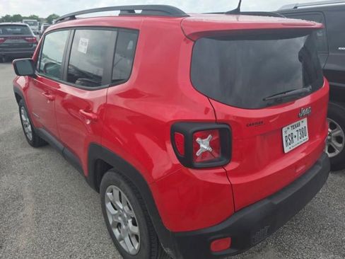 Used 2018 Jeep Renegade Latitude FWD image 9
