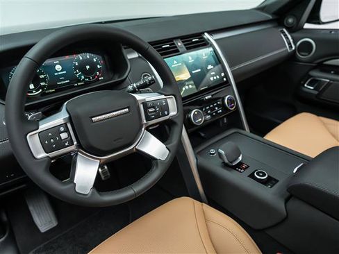New 2026 Land Rover Discovery Limited Edition AWD/4WD image 16